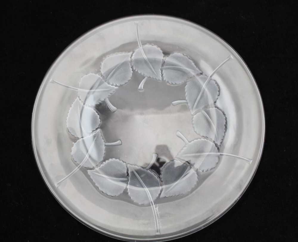 A MID 20TH CENTURY GLASS PLATE decorated with a wreath of frosted leaves to centre, etched signature