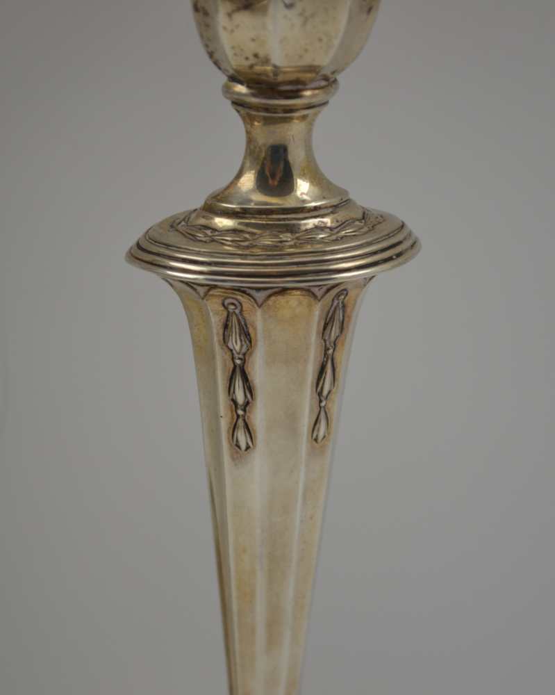 JAMES DIXON, A PAIR OF SILVER CANDLESTICKS, Sheffield 1907, fluted columns with harebell swags, on - Image 3 of 6