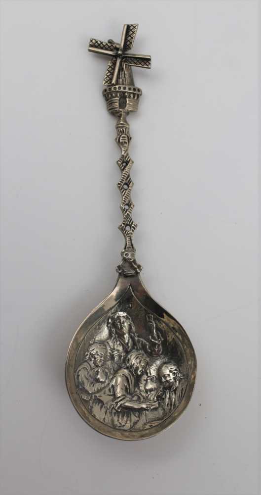 A SELECTION OF SILVER ITEMS to include a Dutch silver caddy spoon, a Windmill spoon with Dutch - Image 5 of 5