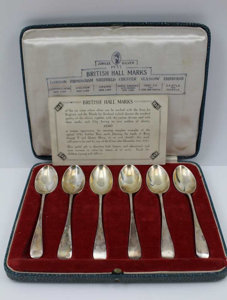 THREE CASED COLLECTIONS OF FLATWARE to include; a cased set of six silver spoons, British - Image 4 of 9