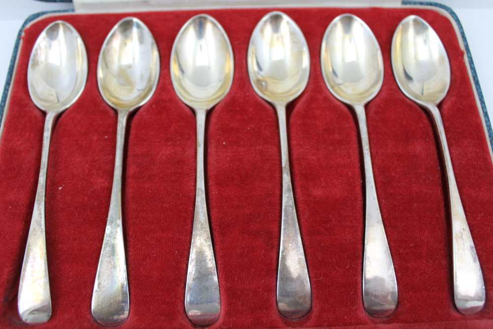 THREE CASED COLLECTIONS OF FLATWARE to include; a cased set of six silver spoons, British - Image 6 of 9