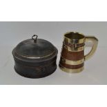A 19TH CENTURY SPICE TIN AND A METAL BANDED OAK SIDED TANKARD (2)