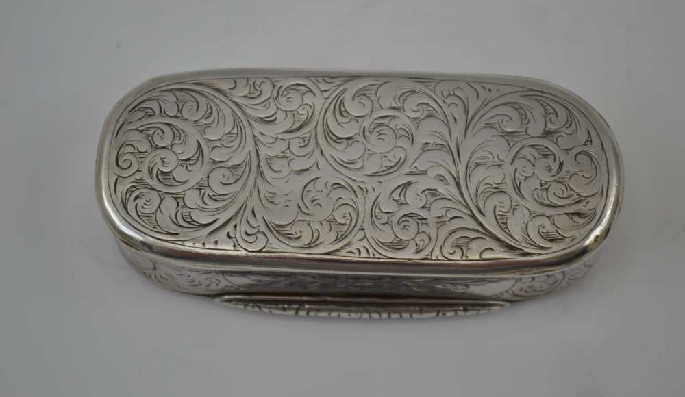 HILLIARD & THOMASON A VICTORIAN SILVER SNUFF BOX, oblong form with rounded ends, chased acanthus - Image 3 of 6