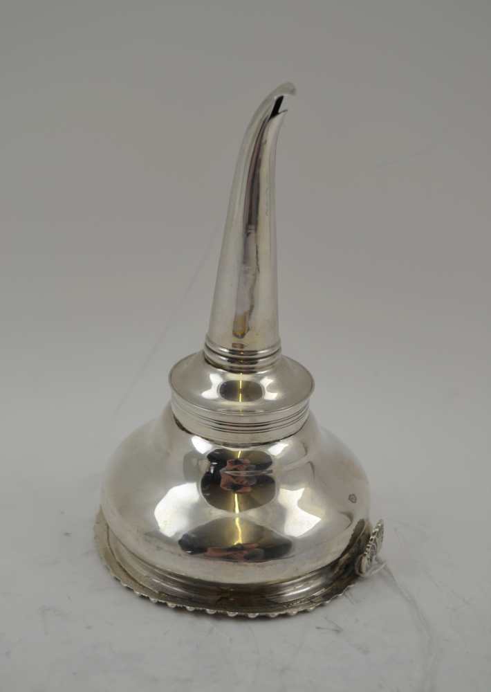 A WILLIAM IV SILVER WINE BOWL with gadrooned rim and sieve, fitted side scallop hook, London