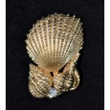 A 14K GOLD BROOCH, cast seashell design, set single brilliant cut diamond, 3cm x 2cm, 13g