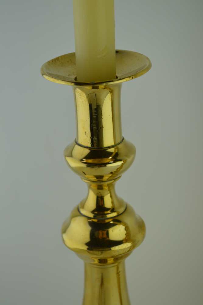 A PAIR OF LATE VICTORIAN BRASS CANDLESTICKS, with pushrods, on domed circular bases, 31cm high - Image 2 of 4