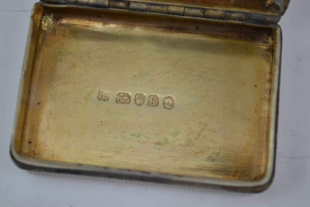 THOMAS PHIPPS & EDWARD ROBINSON A SILVER SNUFF BOX, the hinged cover monogrammed, "JB", engine - Image 4 of 4