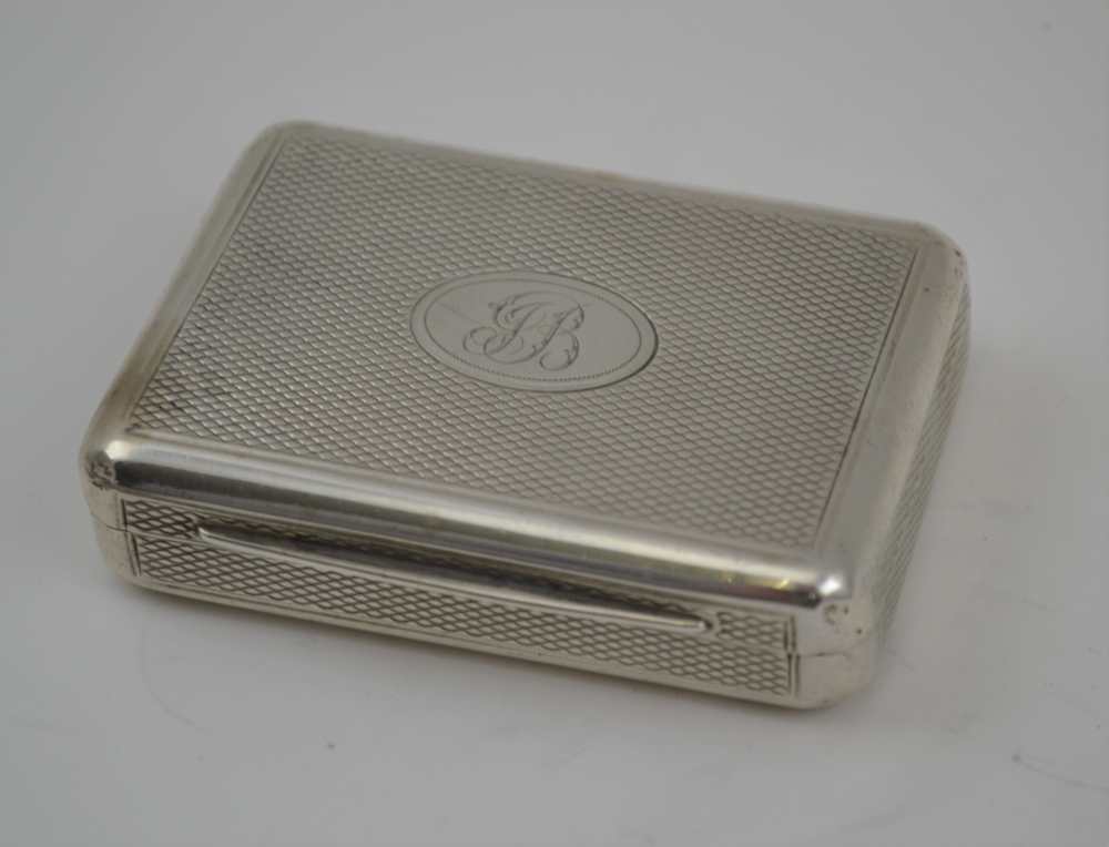 THOMAS PHIPPS & EDWARD ROBINSON A SILVER SNUFF BOX, the hinged cover monogrammed, "JB", engine