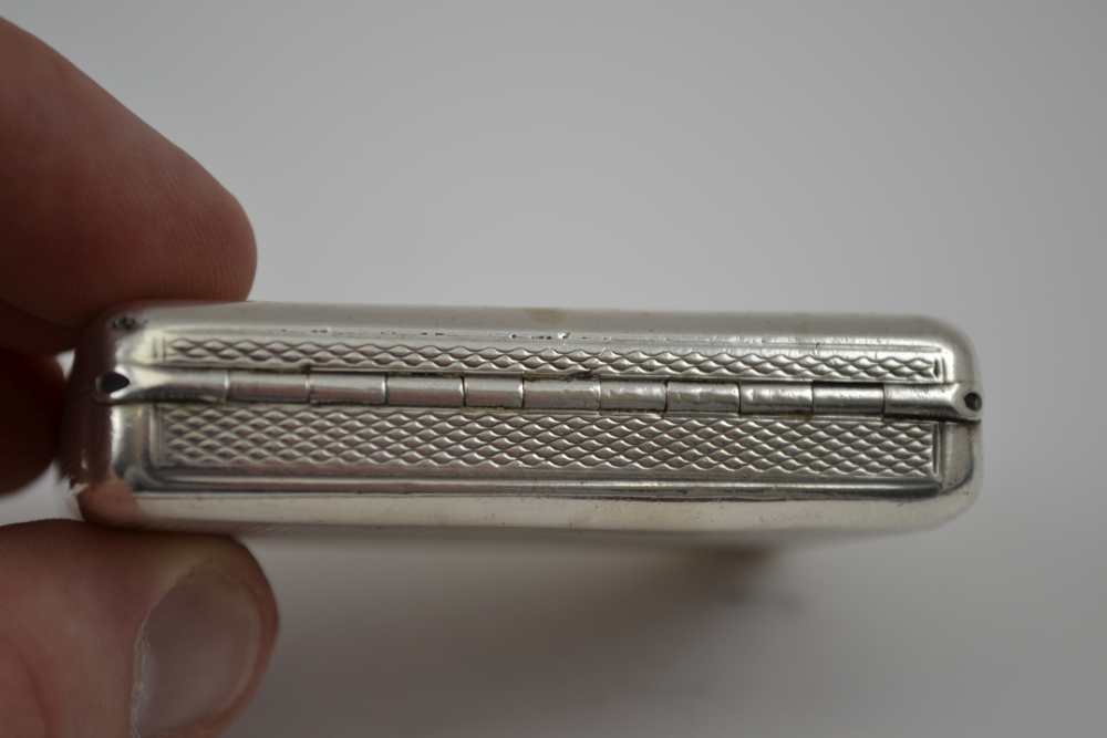 THOMAS PHIPPS & EDWARD ROBINSON A SILVER SNUFF BOX, the hinged cover monogrammed, "JB", engine - Image 3 of 4