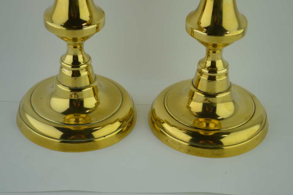 A PAIR OF LATE VICTORIAN BRASS CANDLESTICKS, with pushrods, on domed circular bases, 31cm high - Image 3 of 4