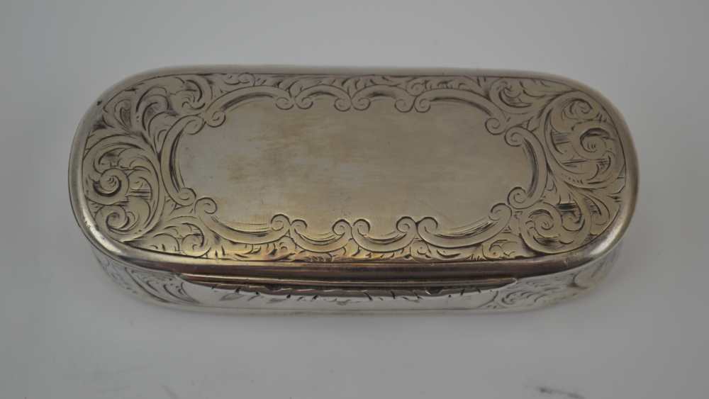 HILLIARD & THOMASON A VICTORIAN SILVER SNUFF BOX, oblong form with rounded ends, chased acanthus - Image 2 of 6