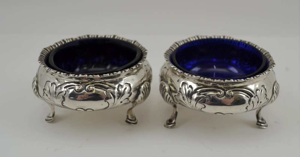 GEORGE NATHAN & RIDLEY HAYES A PAIR OF LATE VICTORIAN SILVER SALTS, Georgian design, floral repousse - Image 2 of 4