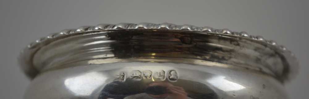 A WILLIAM IV SILVER WINE BOWL with gadrooned rim and sieve, fitted side scallop hook, London - Image 3 of 5