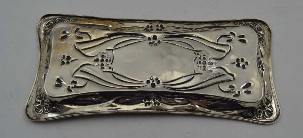 COHEN & CHARLES AN EDWARDIAN SILVER & TORTOISESHELL TABLE BOX, of elliptical form, the hinged - Bild 7 aus 10