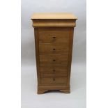 A CONTEMPORARY OAK "WARING & GILLOW" CHEST OF FIVE DRAWERS with metal knob handles, on bracket feet,