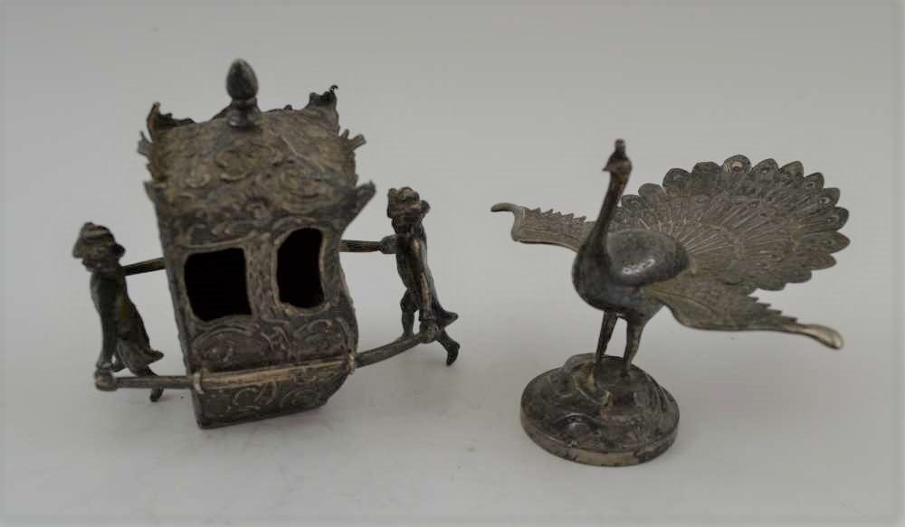 A COLLECTION OF DUTCH WHITE METAL MINIATURES, to include; furniture, Sedan chair, peacock, the - Bild 2 aus 4