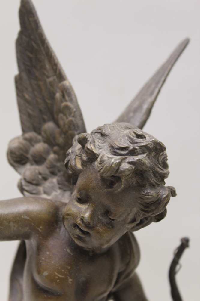 A PAIR OF EARLY 20TH CENTURY FRENCH BRONZE EFFECT SPELTER TABLE LAMPS, of cherub design, both with - Image 3 of 7