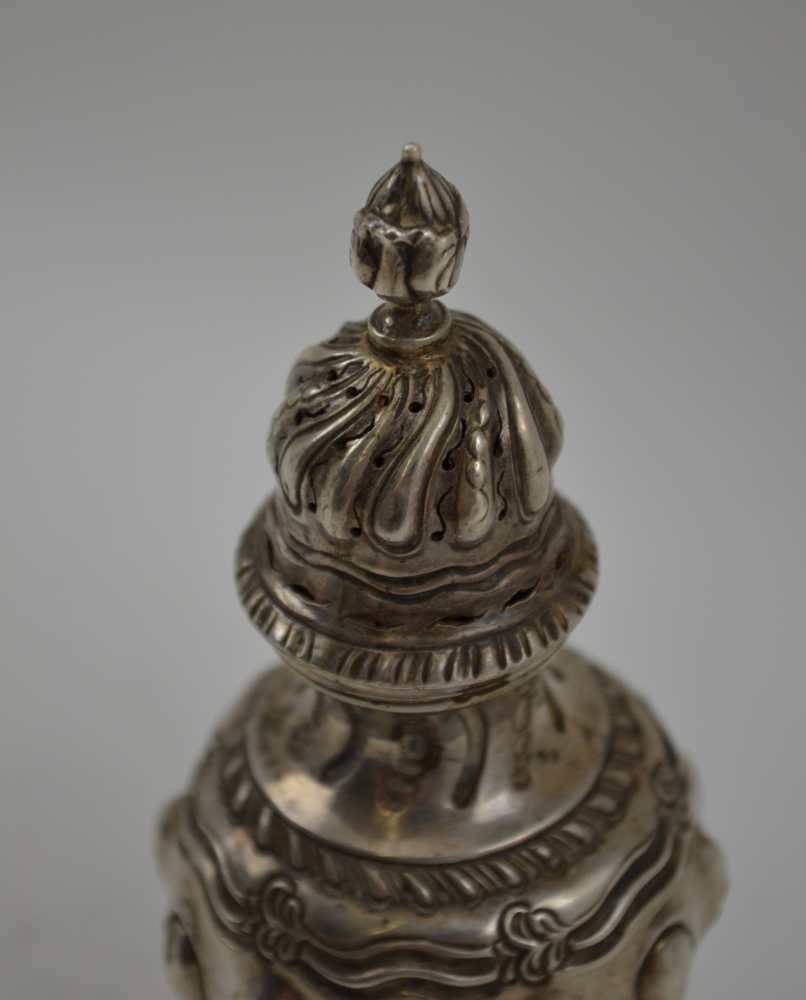 JAMES DEAKIN & SONS A GEORGIAN DESIGN SILVER SUGAR SIFTER, of baluster form, wrythen repousse - Image 2 of 4