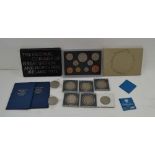 A COLLECTION OF PROOF AND UN-CIRCULATED UK COIN SETS, commemorative Crowns including 'Churchill'