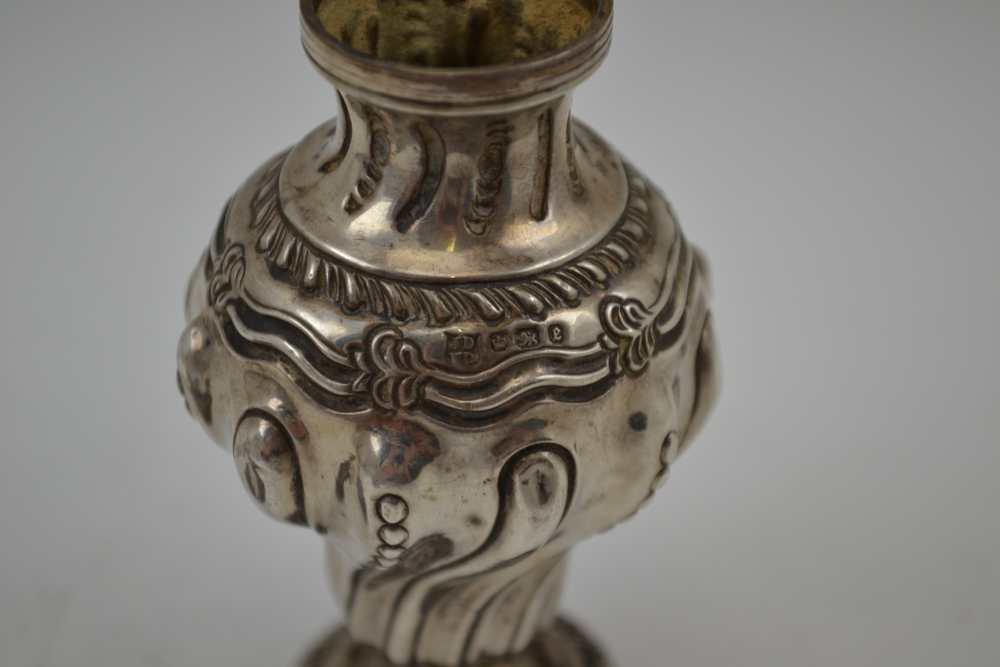 JAMES DEAKIN & SONS A GEORGIAN DESIGN SILVER SUGAR SIFTER, of baluster form, wrythen repousse - Image 3 of 4