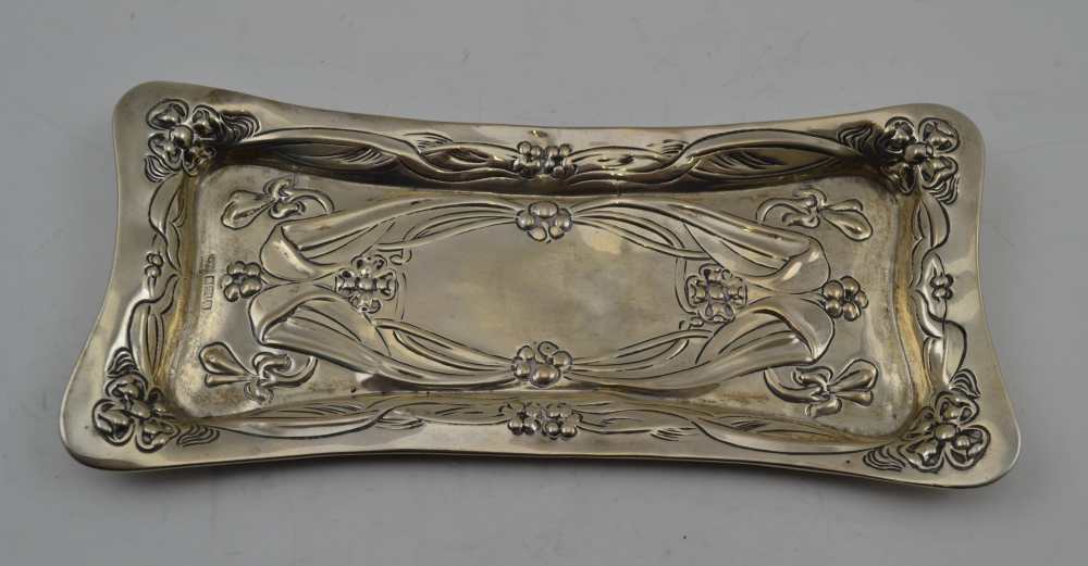 COHEN & CHARLES AN EDWARDIAN SILVER & TORTOISESHELL TABLE BOX, of elliptical form, the hinged - Bild 6 aus 10