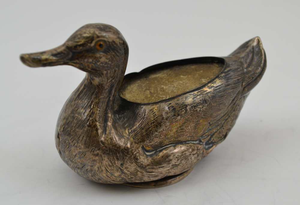 ADIE & LOVEKIN LTD. AN EDWARDIAN SILVER PIN CUSHION FASHIONED AS A SWAN, Birmingham 1908, 4.5cm - Image 5 of 6