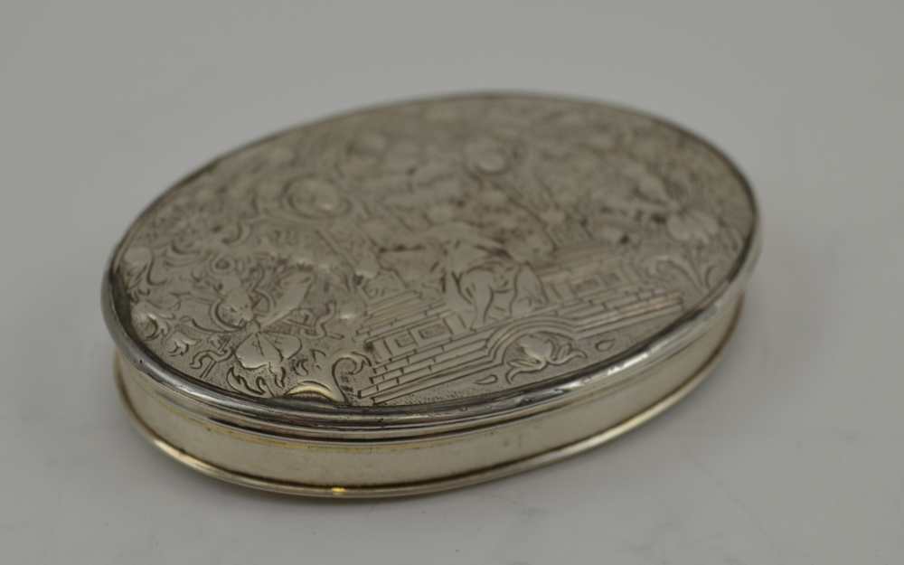 AN 18TH CENTURY OVAL SILVER SNUFF BOX, the repousse and engraved hinged cover with a scene of the