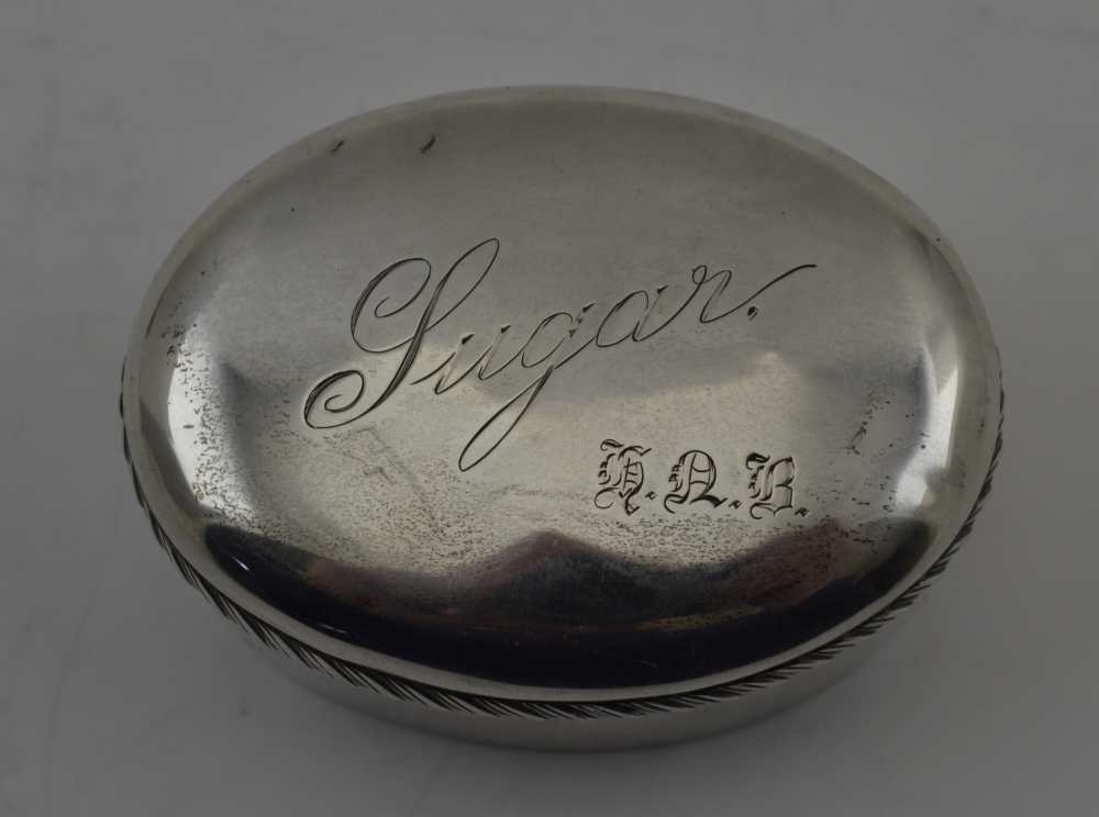 AN 18TH CENTURY CONTINENTAL WHITE METAL CIRCULAR SNUFF BOX, the hinged cover inlaid with a floral - Image 5 of 7