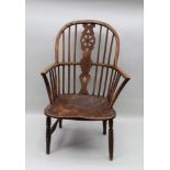 A 19TH CENTURY OPEN ARM WINDSOR CHAIR, pierced wheel back splat, elm seat on turned supports