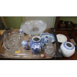 A BOX CONTAINING A SELECTION OF DOMESTIC GLASSWARE & blue & white decorated pottery to include