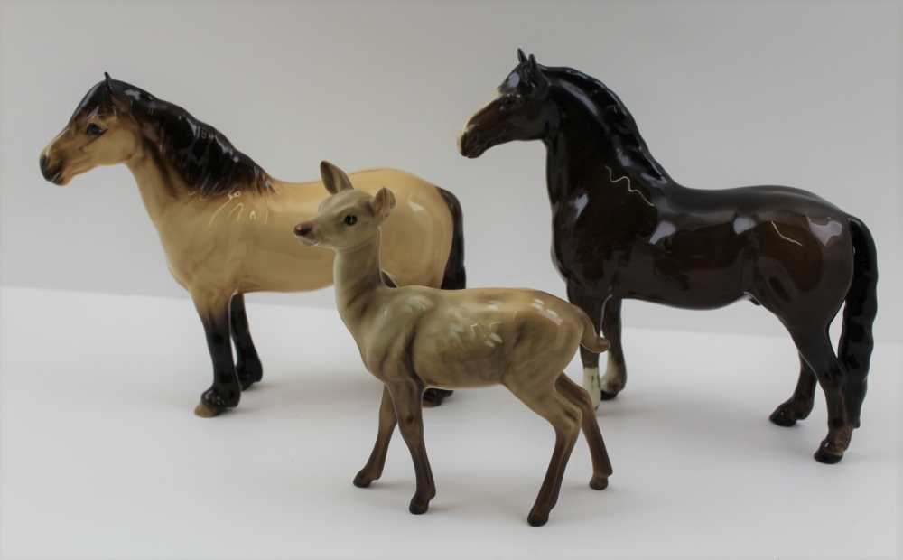 A BESWICK "HIGHLAND" HORSE, 18cm high, together with a BESWICK BROWN HORSE and a BESWICK FALLOW DEER