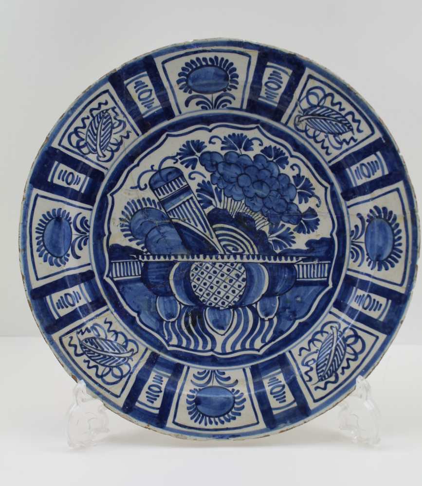 AN 18TH CENTURY DELFT TIN GLAZED EARTHENWARE PLATE, hand-painted cobalt blue decoration, 30cm