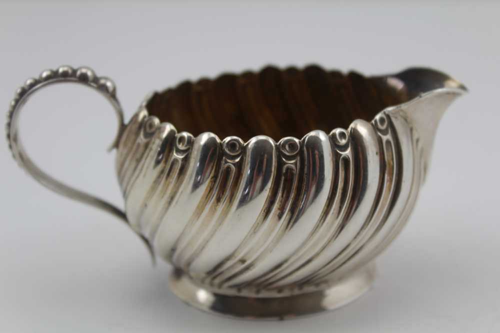 HILLIARD & THOMASON A LATE 19TH CENTURY SILVER CREAM JUG of wrythen form, with beaded handle, gilded - Image 2 of 5