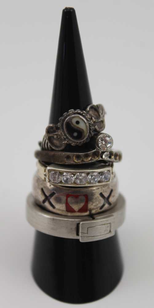 A QUANTITY OF FINGER RINGS, many silver, of varying designs, some enamel inlaid, some stone set, - Image 4 of 9