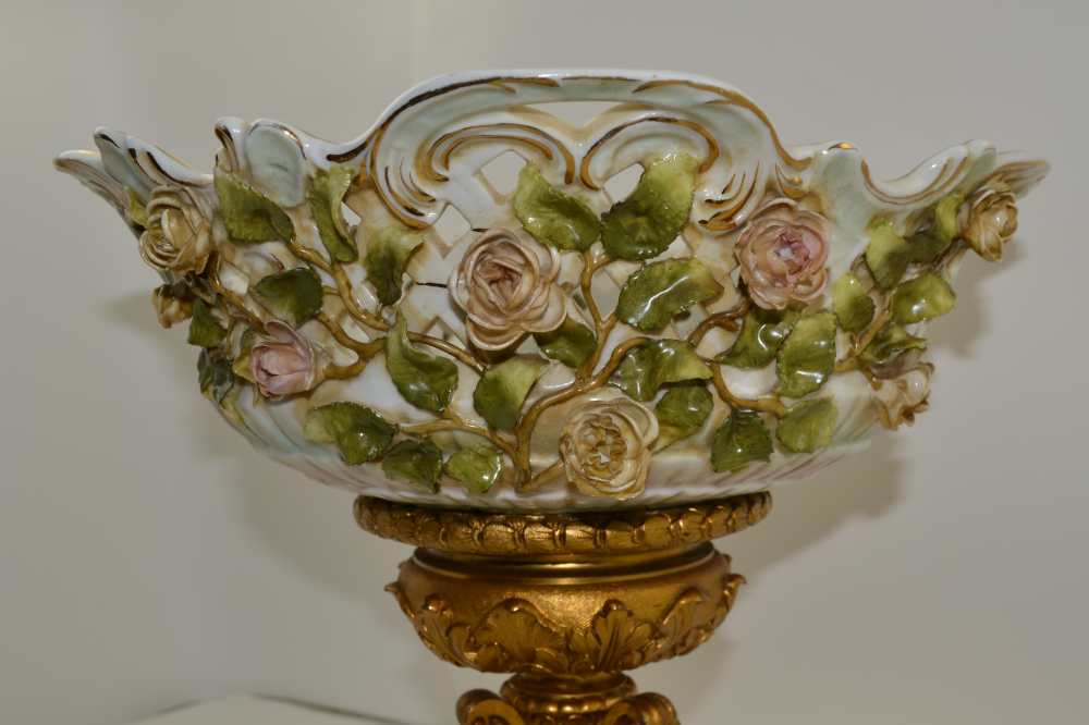 A CONTINENTAL CERAMIC BOWL upon a gilt brass base, the bowl with applied flowers, hand painted and - Image 2 of 5