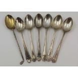 WALKER AND HALL A SET OF SIX SILVER GOLFING INTEREST COFFEE SPOONS, each handle having crossed