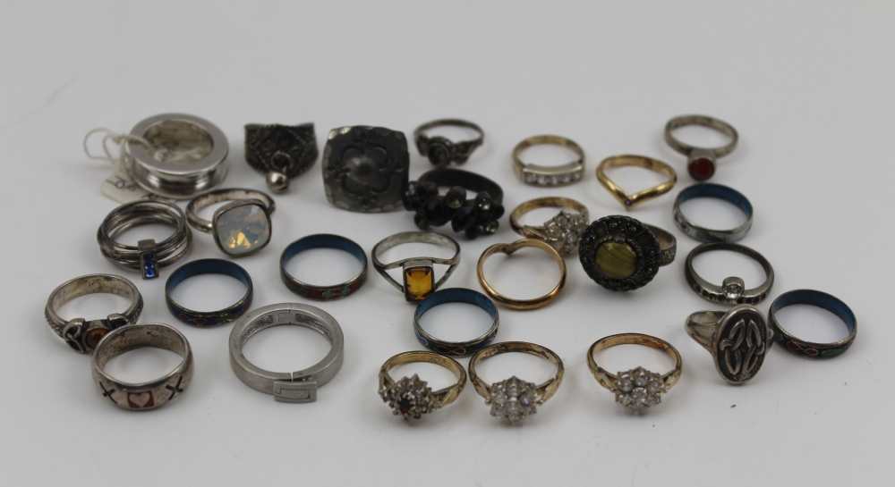 A QUANTITY OF FINGER RINGS, many silver, of varying designs, some enamel inlaid, some stone set,