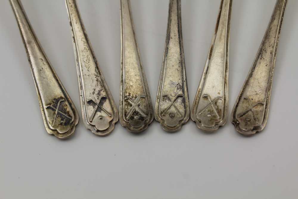 WALKER AND HALL A SET OF SIX SILVER GOLFING INTEREST COFFEE SPOONS, each handle having crossed - Image 4 of 5