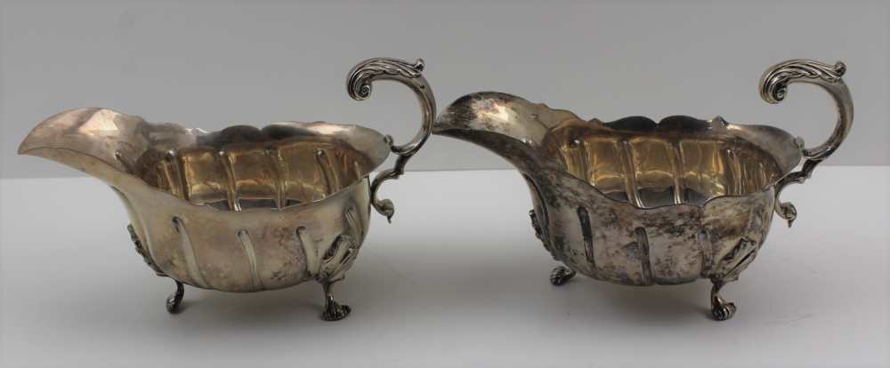 GOLDSMITHS & SILVERSMITHS CO. (William Gibson & John Lawrence Langman) A PAIR OF LATE VICTORIAN - Image 2 of 3