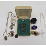 A QUANTITY OF SILVER JEWELLERY, to include; chains, a Victorian brooch set polished Blue John panel,