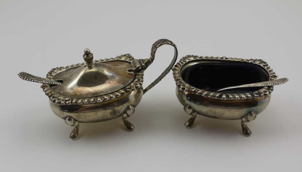 J.B. CHATTERLEY & SONS LTD A GEORGIAN DESIGN SILVER CONDIMENT SET, comprising; pepper pot, lidded - Image 2 of 6