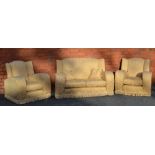 A 20TH CENTURY ART DECO DESIGN FANCY GOLD DAMASK EFFECT UPHOLSTERED THREE PIECE SUITE, with