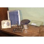 A SHELF CONTAINING A SELECTION OF HALLMARKED SILVER VARIOUS