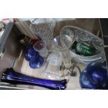 A BOX CONTAINING A SELECTION OF COLLECTABLE & DOMESTIC GLASSWARE to include a Mary Gregory design