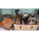 A SELECTION OF DOMESTIC COPPER & BRASS WARES
