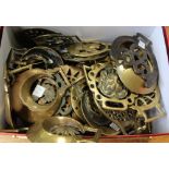 A BOX CONTAINING A GOOD SELECTION OF HORSE BRASSES VARIOUS