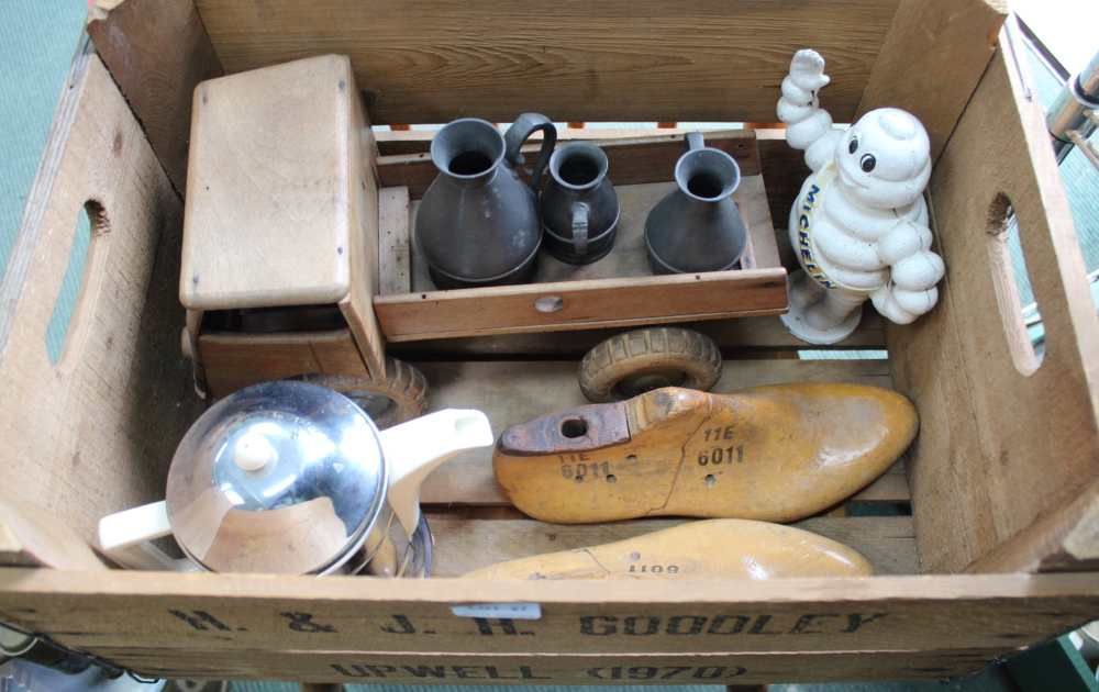 A USEFUL WOODEN CRATE CONTAINING A SELECTION OF DOMESTIC WARES VARIOUS to include; gas lamp, model