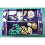 A PLUSH LINED JEWELLERY BOX TRAY containing a selection of jewellery items