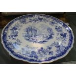 AN EARLY 19TH CENTURY STAFFORDSHIRE POTTERY BLUE & WHITE TRANSFER DECORATED FOUR LEGGED RAISED DISH