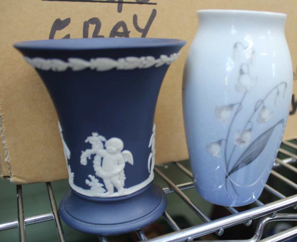 A BOX FULL USEFUL & COLLECTABLE DOMESTIC ITEMS to include kitchen storage jars by Hornsea - Image 2 of 2